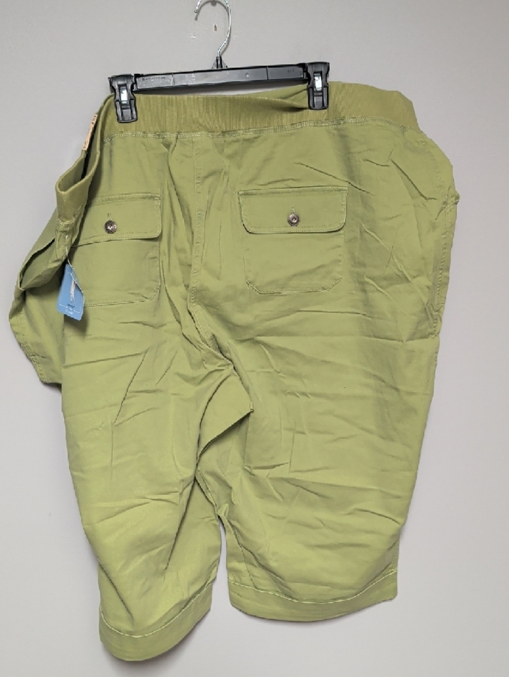 Liz & Me Olive Green Capris - Picture 5 of 6
